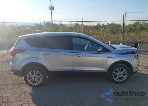 2019 Ford Escape Se z USA, uszkodzony, nr VIN 1FMCU9GD3KUB76093